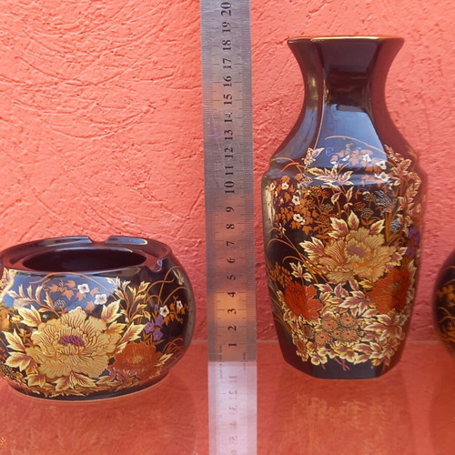 Small Japanese vase with ashtrays, set of 3