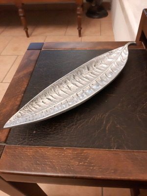 Decorative leaf-shaped metal decor like new