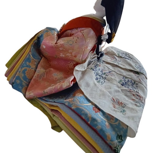 Hina Ningyo Japanese Doll like new, red layered kimono