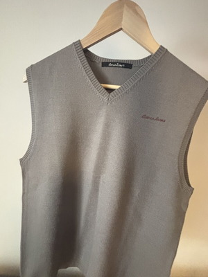 Guess sleeveless knitted sweater, grey, size L