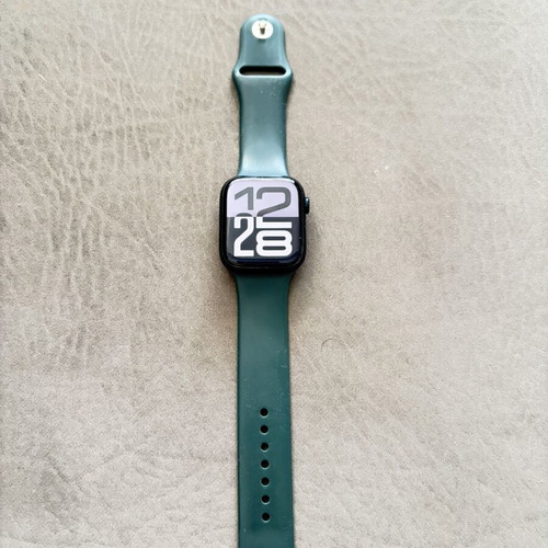 Apple Watch Series 8 45mm μεταχειρισμένο με αυθεντικό και 3 επιπλέον λουράκια