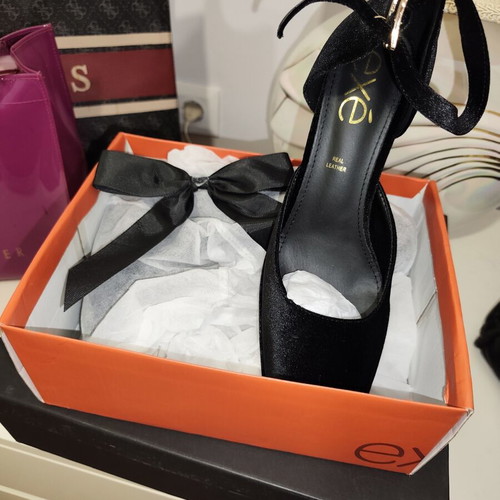 Exe velvet pumps with strap, like new, black