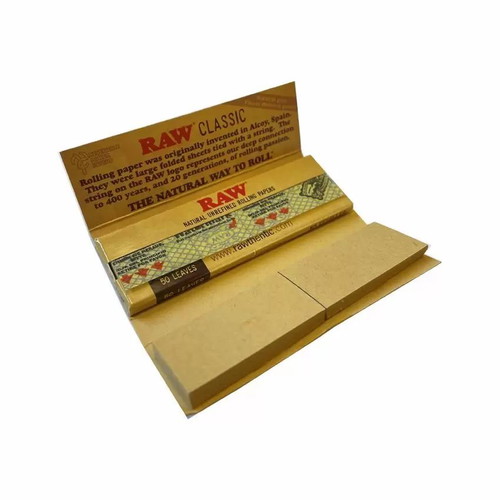Raw Classic 1 1/4 Connoisseur rolling papers new, 50 leaves with tips