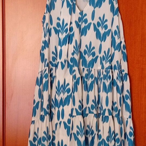Karavan women's dress one size like new, white and blue