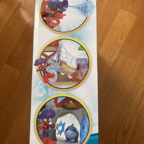 Spidey Island Playset new with box damage