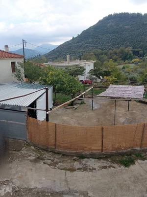 Building Land 307 m² in Davleia Viotia with Storage and Agricultural Plots