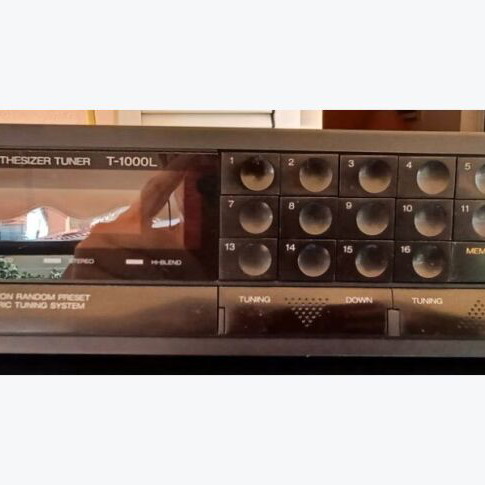 Sansui Digital Synthesizer Tuner T-1000L