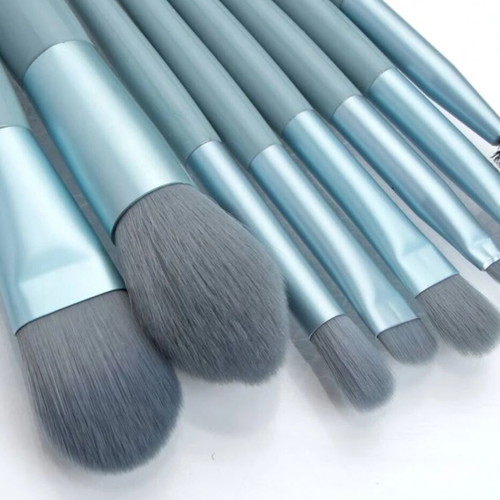 Makeup brush set 8 pieces new without tag