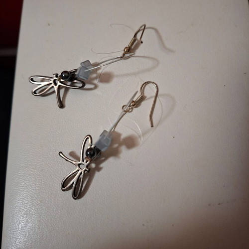 Dangling earrings like new with special detail