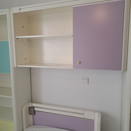 Wooden children's bookshelf like new, detachable