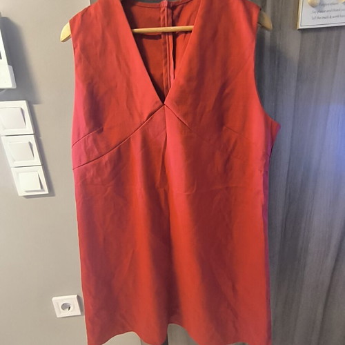 Red sleeveless dress like new, size L