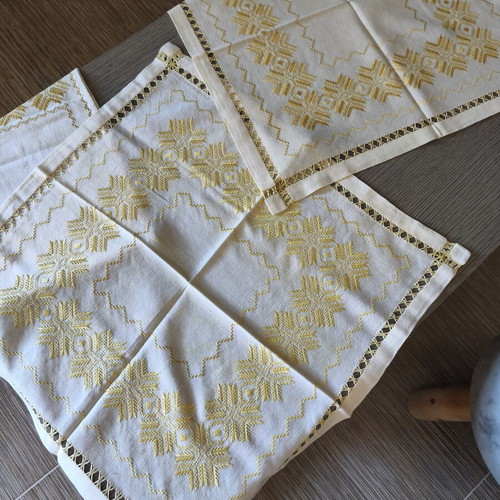 Lefkaditiko Kare with Two Napkins Handmade, Like New
