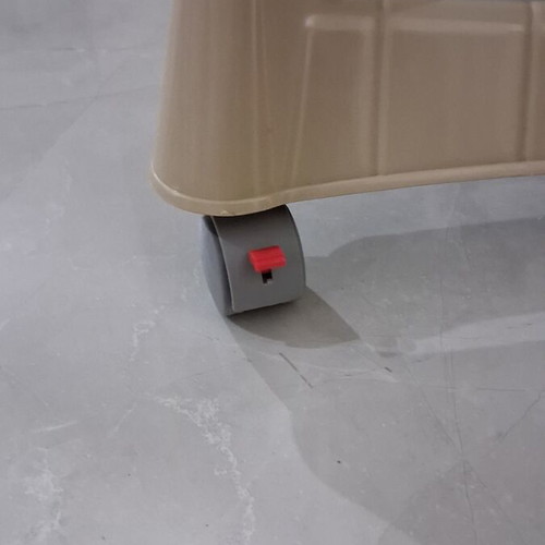 Adjustable Baby High Chair like new with double tray and wheels