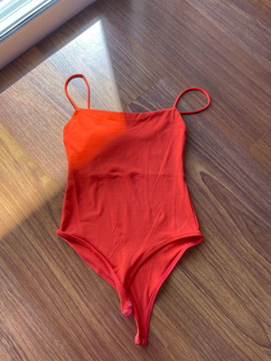 Zara women's bodysuit coral like new, size Small