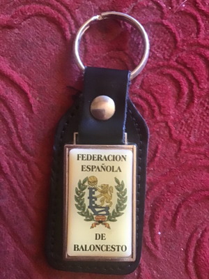 Keychain with Espania Basketball emblem