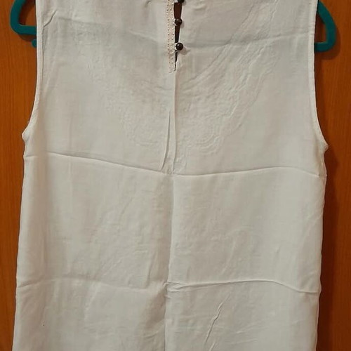 Stradivarius sleeveless blouse cream with lace like new