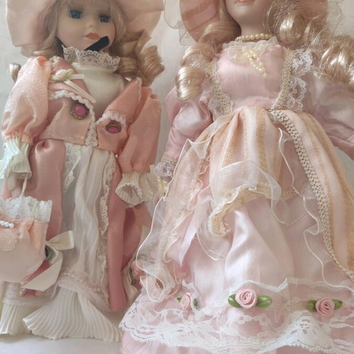 Porcelain dolls used, set of 2 with clothes and accessories