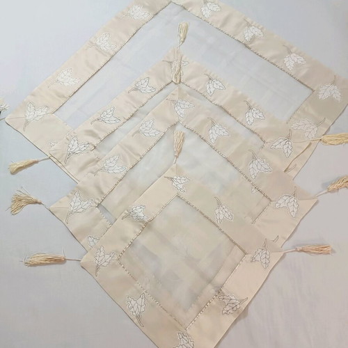 Table linen set of 4 ivory with beige satin border and leaf embroidery like new