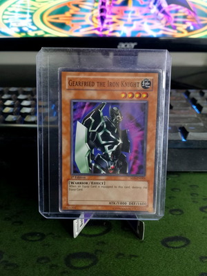 Gearfried The Iron Knight Yu-Gi-Oh! card like new