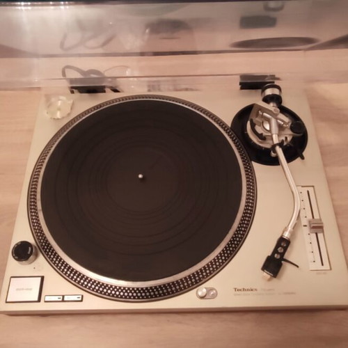 Tehnics SL-1200mkll turntable like new