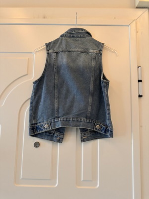 Denim vest size 32 (XXS) with necklace