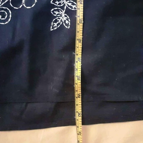 Black camisole top like new with white floral embroidery XXL