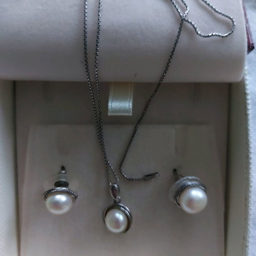 YUNO jewelry set with natural pearls and silver used