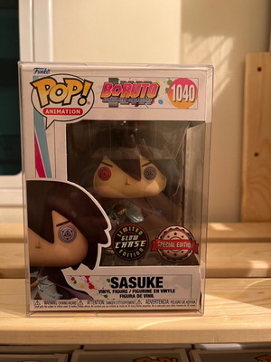 Funko Pop Sasuke Chase 1040 like new with protector