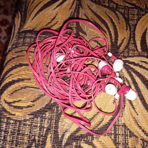 Wired in-ear headphones set of three, like new, pink with white silicone tips