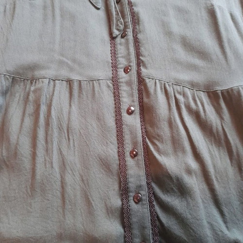 Kyara Plus shirt size M used, cypress green