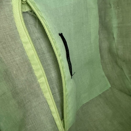 Straw handbag used with green details and flower decoration
