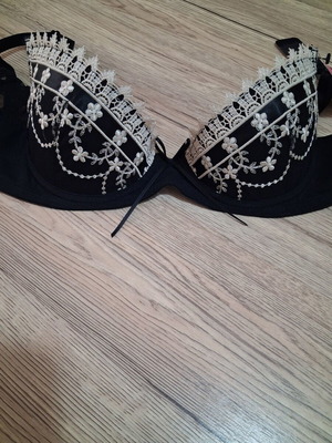 Club Neuf 80A 3/4 bra new in black and white with underwire and padding