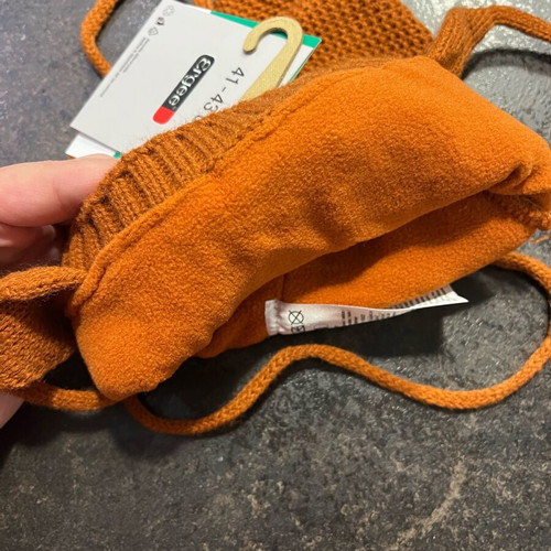 Baby set hat and gloves new, brick red with fleece lining