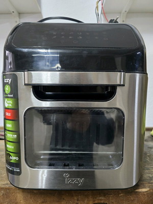 Izzy IZ-8205 Digital 6 in 1 Air Fryer slightly used