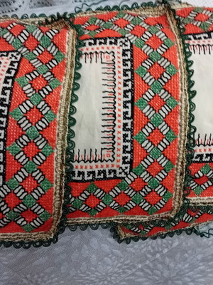 Set of 4 small handmade table linens with lace wear