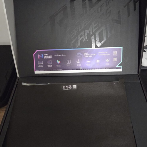 Asus Zephyrus G16 laptop like new, RTX 4060, 32GB RAM, 5TB SSD