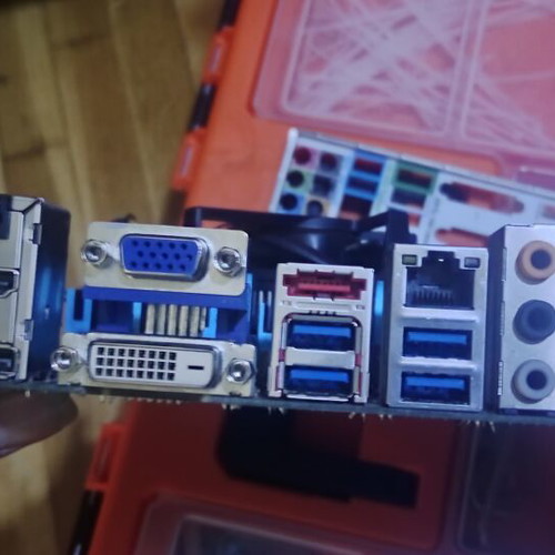Asus P8Z77-V LE PLUS motherboard with cooling fan and 8GB DDR3 RAM