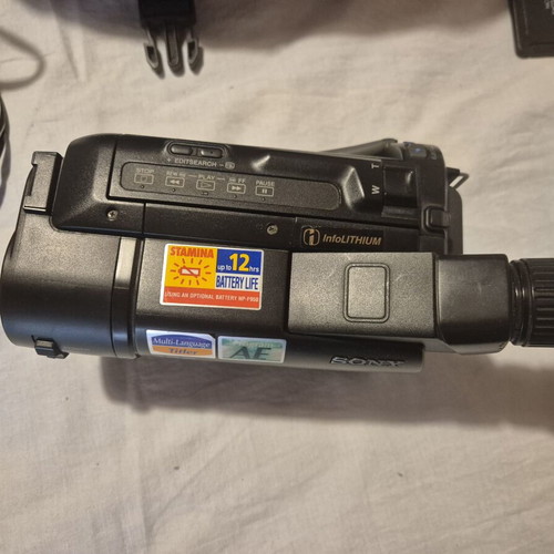 Sony Handycam CCD-TR416 Video8 XR camcorder with Benetton bag and accessories
