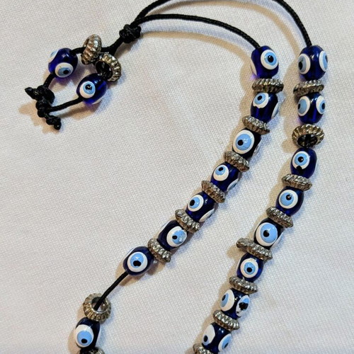 Worry beads with eye beads and metal