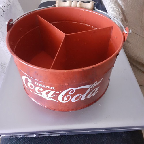 Coca Cola metal bottle holder, like new, 3-seat