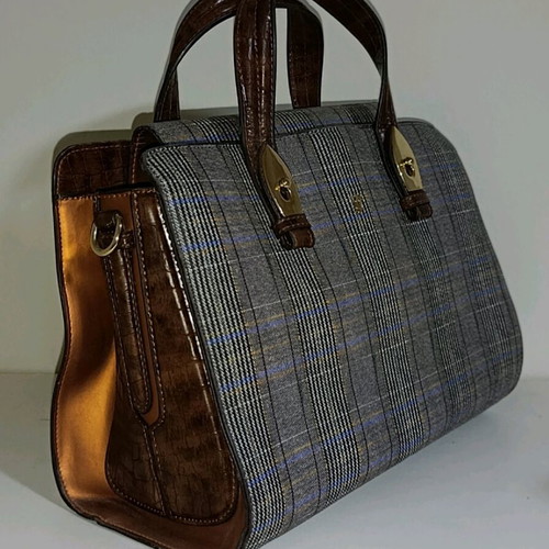 Axel plaid hand and shoulder bag like new