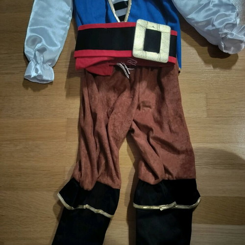 Pirate costume new for ages 3-5