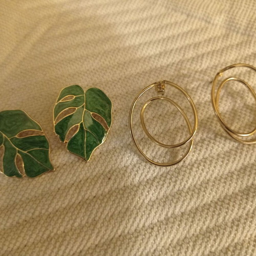 Stud earrings new, pack of 3 pairs with leaf and avocado design