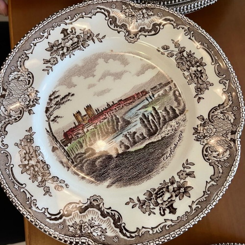 Old Britain Castles Johnson Brothers 72-piece dinnerware set like new