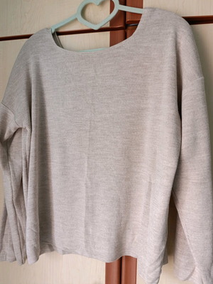 Women's blouse new, size XL, beige with X on back