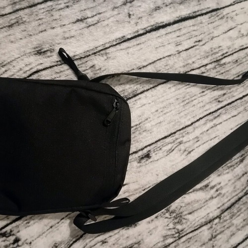 The North Face shoulder bag like new, black