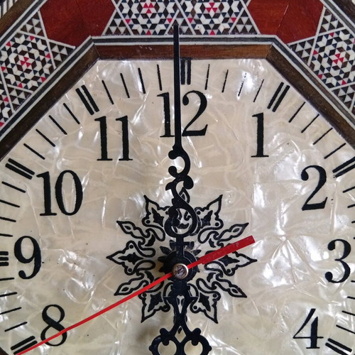 Wall clock intarsia 38 cm like new, digital