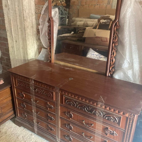 Buffet with mirror like new