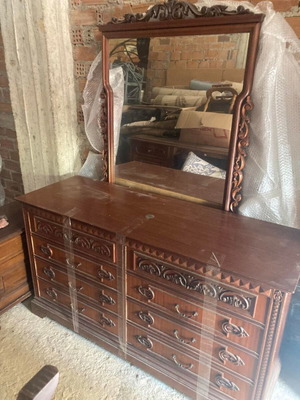 Buffet with mirror like new
