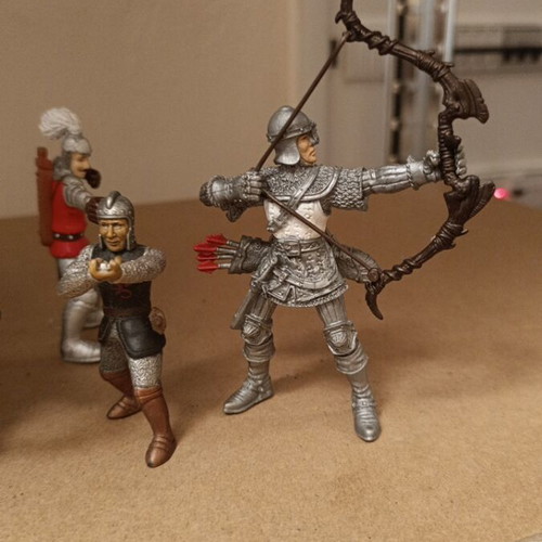 Set of 9 knights used, with missing parts